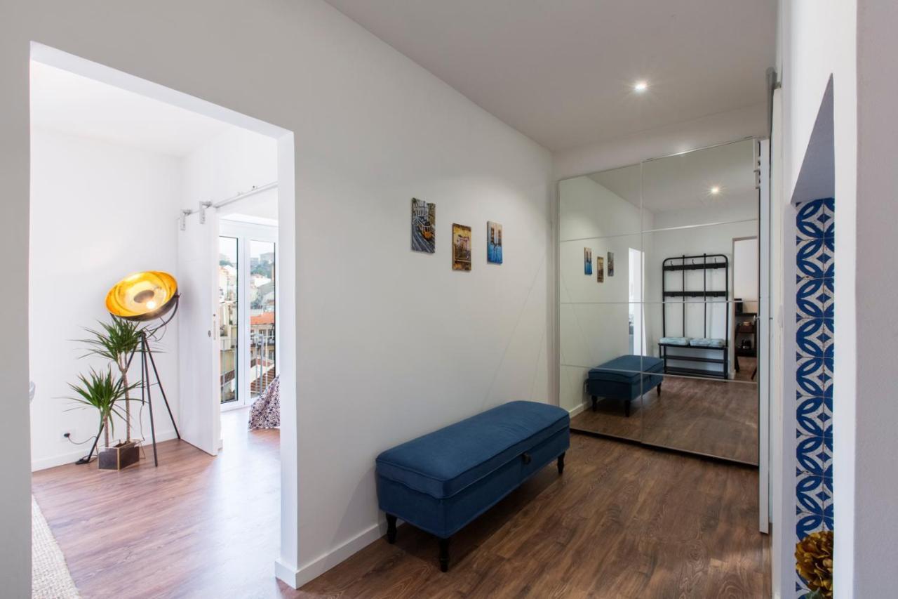 Amazing Downtown Apt With Small Balcony With View Over The Castle Lissabon Exterior foto