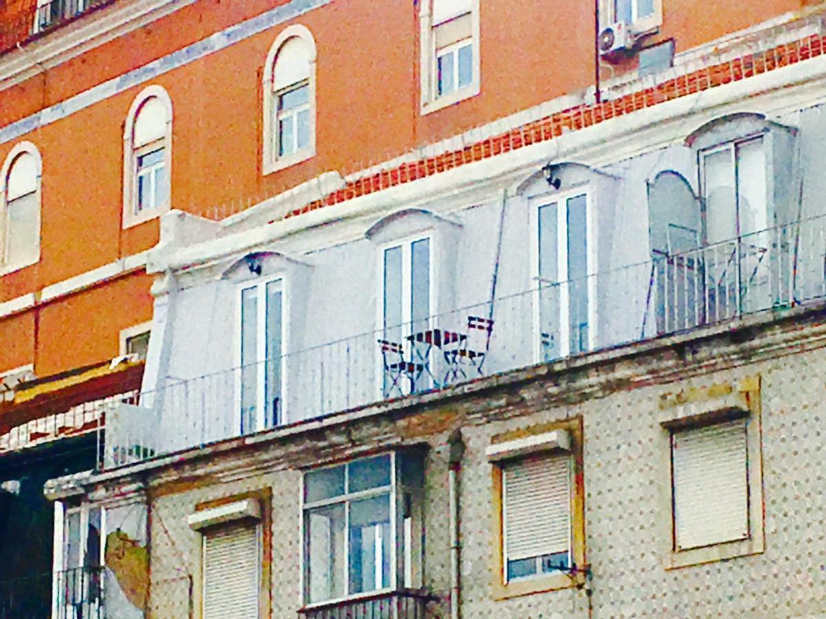 Amazing Downtown Apt With Small Balcony With View Over The Castle Lissabon Exterior foto