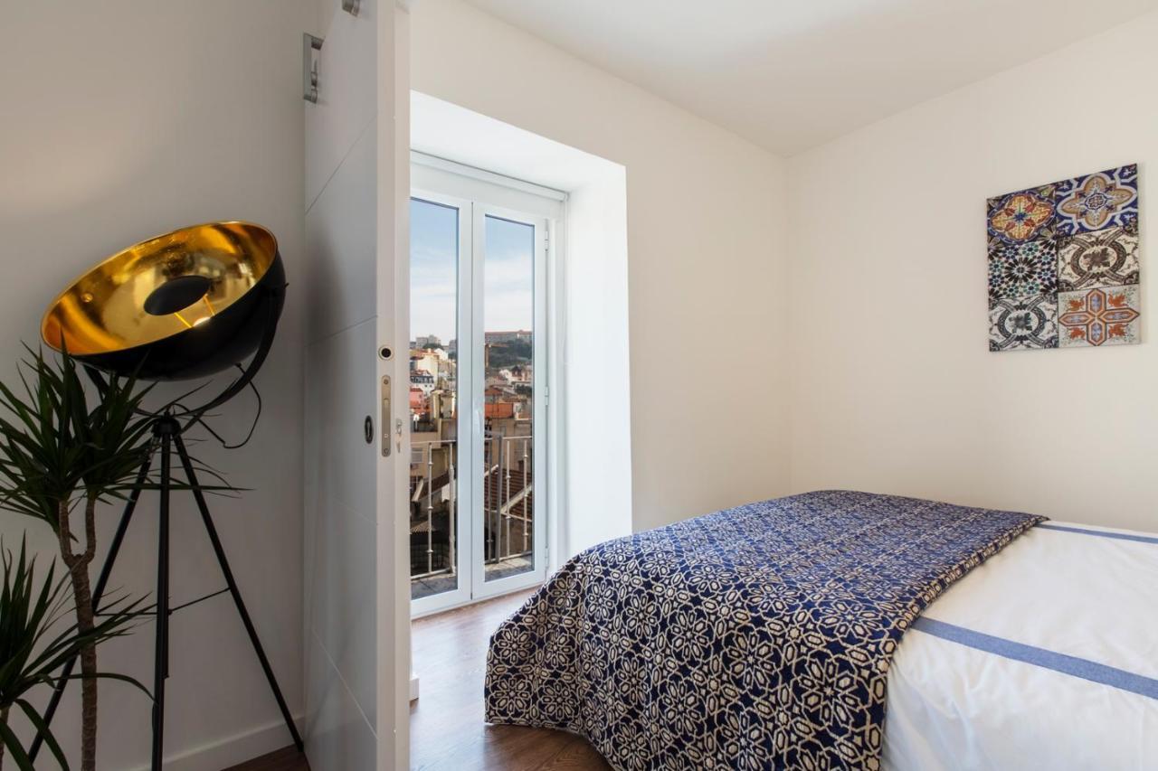Amazing Downtown Apt With Small Balcony With View Over The Castle Lissabon Exterior foto